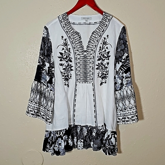 John Mark Geometric Embroidered Top - Picture 1 of 8